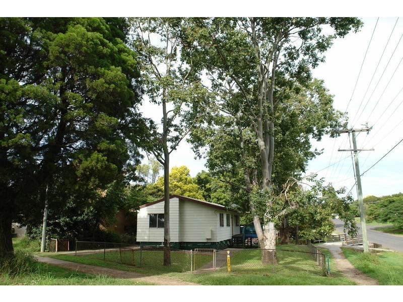 194 Brisbane Tce, Goodna QLD 4300